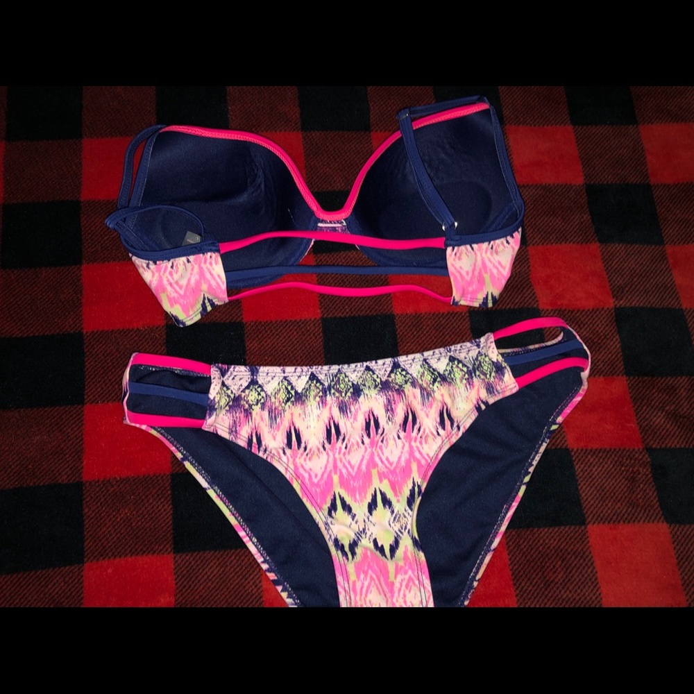 Swimsuit - Picture 2 of 3